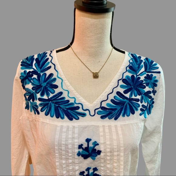 Adorable Peasant Blouse by Chic Connection.  Size Medium.. Like New - Picture 3 of 11